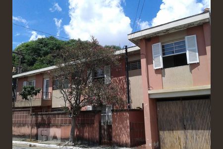 Casa à venda com 176m², 4 quartos e 2 vagas Casa à venda com 176m², 4 quartos e 2 vagasFachada