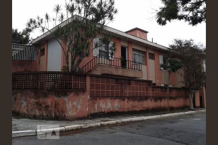 Casa à venda com 176m², 4 quartos e 2 vagas Casa à venda com 176m², 4 quartos e 2 vagasFachada