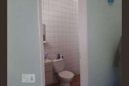 Casa à venda com 180m², 4 quartos e 3 vagas Casa à venda com 180m², 4 quartos e 3 vagasBanheiro