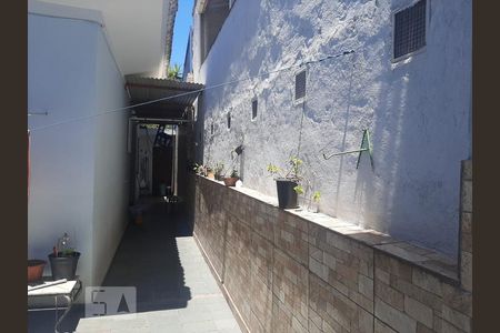 Casa à venda com 180m², 4 quartos e 3 vagas Casa à venda com 180m², 4 quartos e 3 vagasCorredor