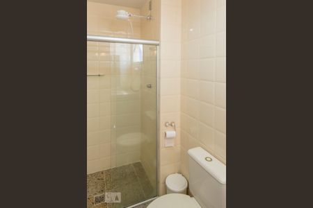 Banheiro de kitnet/studio para alugar com 1 quarto, 55m² em Funcionários, Belo Horizonte
