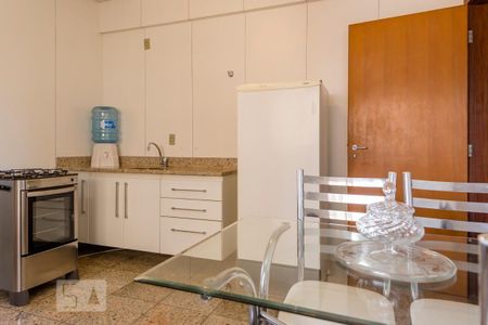 Sala/Cozinha de kitnet/studio para alugar com 1 quarto, 55m² em Funcionários, Belo Horizonte