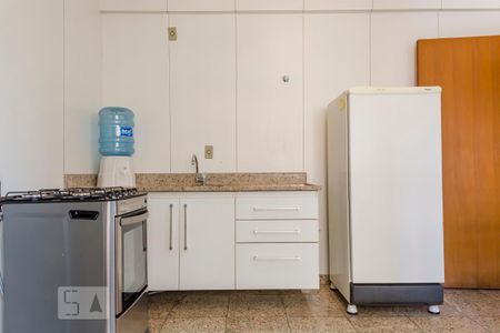 Cozinha de kitnet/studio para alugar com 1 quarto, 55m² em Funcionários, Belo Horizonte