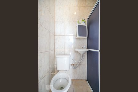 Banheiro de casa para alugar com 2 quartos, 52m² em Vila Esperança, São Paulo