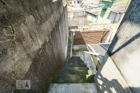 Casa para alugar com 52m², 2 quartos e sem vagaEscada de entrada