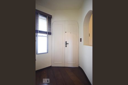 Hall de Entrada de apartamento para alugar com 2 quartos, 103m² em Vila Suzana, São Paulo