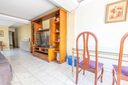 Casa à venda com 250m², 4 quartos e 2 vagasSala