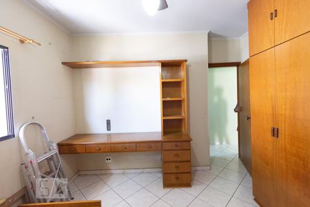 Casa à venda com 272m², 3 quartos e 5 vagas Casa à venda com 272m², 3 quartos e 5 vagasQuarto