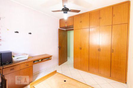 Casa à venda com 272m², 3 quartos e 5 vagas Casa à venda com 272m², 3 quartos e 5 vagasQuarto