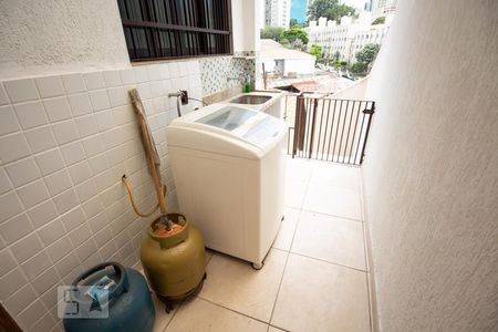 Casa à venda com 272m², 3 quartos e 5 vagas Casa à venda com 272m², 3 quartos e 5 vagasLavanderia