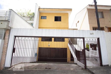 Casa à venda com 272m², 3 quartos e 5 vagas Casa à venda com 272m², 3 quartos e 5 vagasFachada