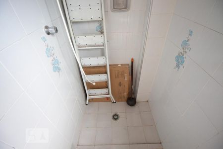 Casa à venda com 272m², 3 quartos e 5 vagas Casa à venda com 272m², 3 quartos e 5 vagasBanheiro de serviço