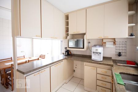 Casa à venda com 272m², 3 quartos e 5 vagas Casa à venda com 272m², 3 quartos e 5 vagasCozinha