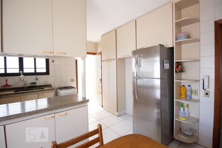 Casa à venda com 272m², 3 quartos e 5 vagas Casa à venda com 272m², 3 quartos e 5 vagasCozinha