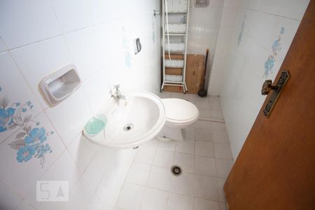 Casa à venda com 272m², 3 quartos e 5 vagas Casa à venda com 272m², 3 quartos e 5 vagasBanheiro de serviço