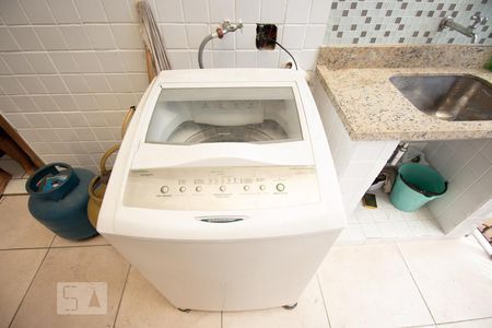 Casa à venda com 272m², 3 quartos e 5 vagas Casa à venda com 272m², 3 quartos e 5 vagasLavanderia