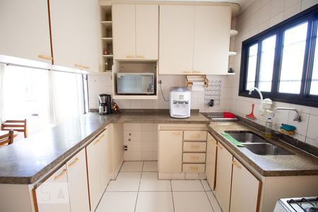 Casa à venda com 272m², 3 quartos e 5 vagas Casa à venda com 272m², 3 quartos e 5 vagasCozinha