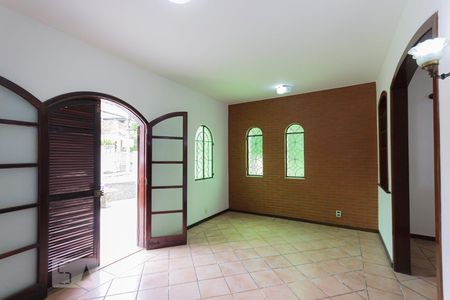 Casa de condomínio para alugar com 140m², 3 quartos e 2 vagasSala (1º andar)