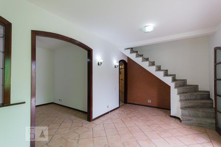 Casa de condomínio para alugar com 140m², 3 quartos e 2 vagasSala (1º andar)
