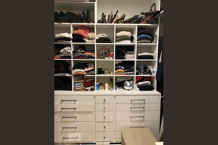 Quarto 1 - Closet de apartamento para alugar com 3 quartos, 160m² em Vila Buarque, São Paulo