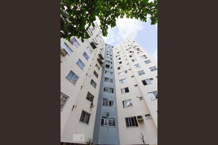 Apartamento para alugar com 55m², 2 quartos e 1 vaga Apartamento para alugar com 55m², 2 quartos e 1 vagaFachada