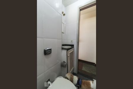 Banheiro de apartamento para alugar com 2 quartos, 55m² em Jacarepaguá, Rio de Janeiro