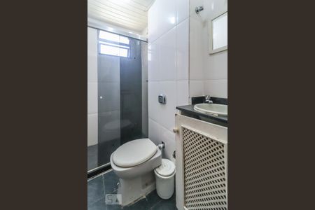 Banheiro de apartamento para alugar com 2 quartos, 55m² em Jacarepaguá, Rio de Janeiro