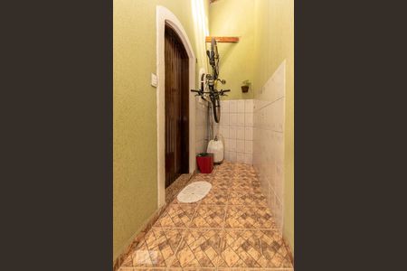 Casa à venda com 180m², 2 quartos e 3 vagas Casa à venda com 180m², 2 quartos e 3 vagasEntrada 2