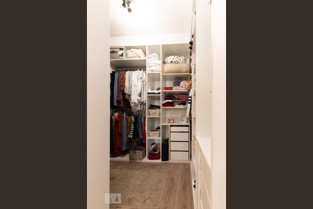 Casa à venda com 180m², 2 quartos e 3 vagas Casa à venda com 180m², 2 quartos e 3 vagasCloset suíte