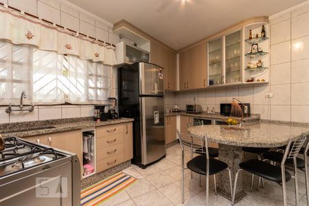 Casa à venda com 180m², 2 quartos e 3 vagas Casa à venda com 180m², 2 quartos e 3 vagasCozinha