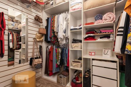 Casa à venda com 180m², 2 quartos e 3 vagas Casa à venda com 180m², 2 quartos e 3 vagasCloset suíte