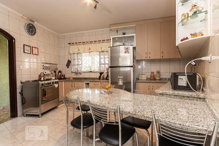 Casa à venda com 180m², 2 quartos e 3 vagas Casa à venda com 180m², 2 quartos e 3 vagasCozinha