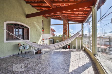 Casa à venda com 180m², 2 quartos e 3 vagas Casa à venda com 180m², 2 quartos e 3 vagasVaranda