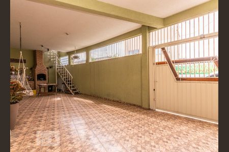 Casa à venda com 180m², 2 quartos e 3 vagas Casa à venda com 180m², 2 quartos e 3 vagasGaragem