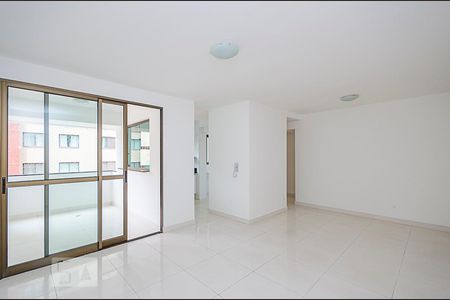 Apartamento para alugar com 70m², 2 quartos e 2 vagasSala