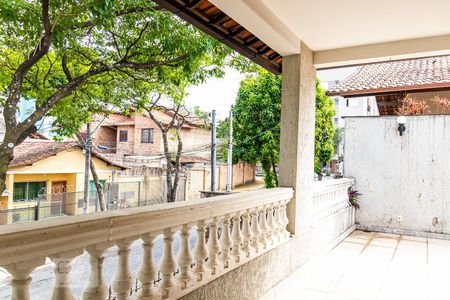 Casa à venda com 180m², 3 quartos e 2 vagasVaranda