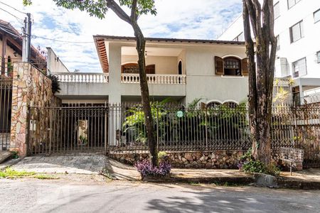 Casa à venda com 180m², 3 quartos e 2 vagasFachada