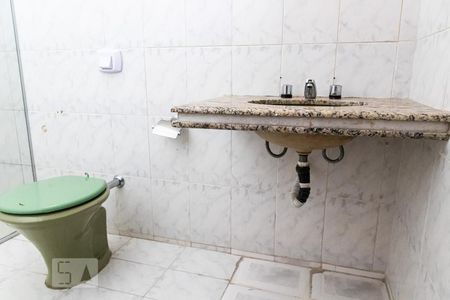 Casa à venda com 180m², 3 quartos e 2 vagasBanheiro da Suíte 2