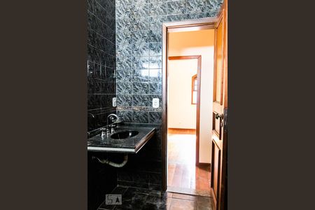 Casa à venda com 180m², 3 quartos e 2 vagasBanheiro Social