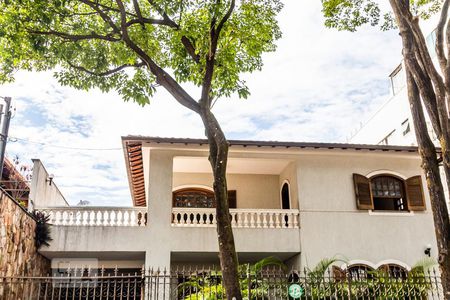 Casa à venda com 180m², 3 quartos e 2 vagasFachada