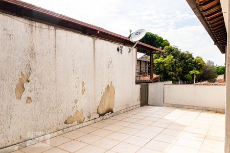 Casa à venda com 180m², 3 quartos e 2 vagasVaranda