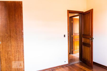 Casa à venda com 180m², 3 quartos e 2 vagasSuíte 2