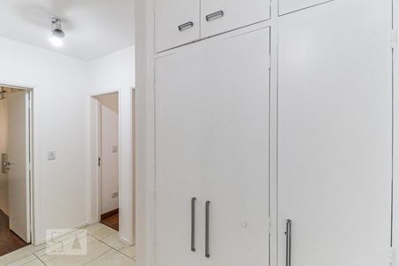 Hall quartos de apartamento para alugar com 3 quartos, 115m² em Brooklin Paulista, São Paulo