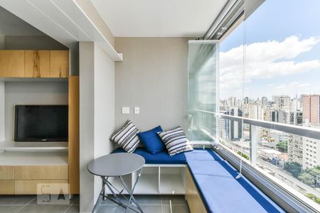 Studio para alugar com 28m², 1 quarto e 1 vaga Studio para alugar com 28m², 1 quarto e 1 vagaVaranda