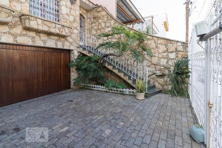 Casa à venda com 240m², 3 quartos e 5 vagas Casa à venda com 240m², 3 quartos e 5 vagasEntrada