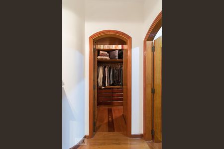 Casa à venda com 240m², 3 quartos e 5 vagas Casa à venda com 240m², 3 quartos e 5 vagasCloset