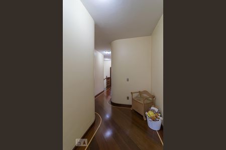 Casa à venda com 240m², 3 quartos e 5 vagas Casa à venda com 240m², 3 quartos e 5 vagasCorredor