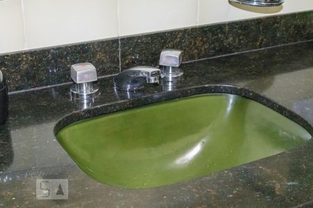 Casa à venda com 240m², 3 quartos e 5 vagas Casa à venda com 240m², 3 quartos e 5 vagasPia