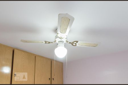 Casa à venda com 240m², 3 quartos e 5 vagas Casa à venda com 240m², 3 quartos e 5 vagasDetalhe quarto de serviço