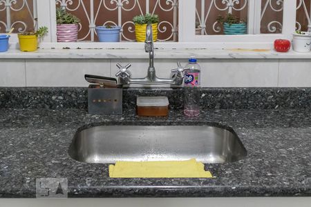 Casa à venda com 240m², 3 quartos e 5 vagas Casa à venda com 240m², 3 quartos e 5 vagasPia